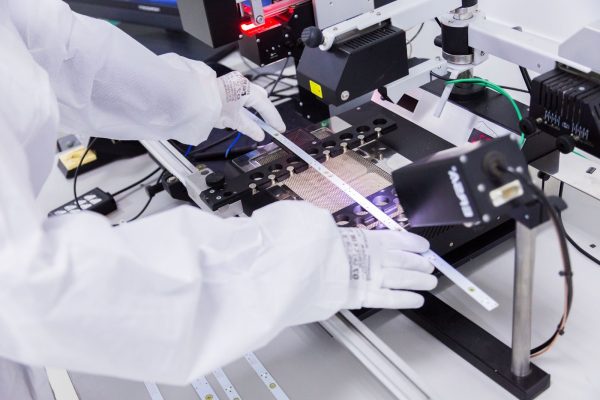 Isotropic vs Anisotropic Etching: Complete Guide